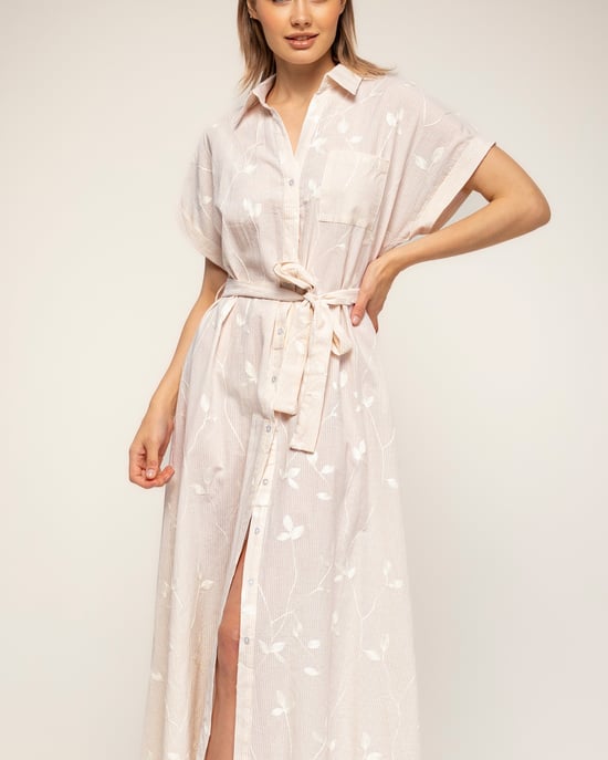 Gestreepte midi-blousejurk met borduursels en een riem - Image 4