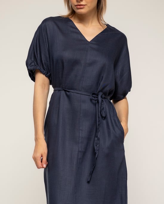 Oversized jurk met gerimpelde mouwen, V-hals en een losse ceintuur - Image 4