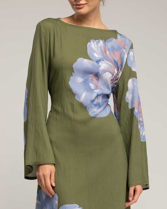 Lange bloemenjurk met een vierkante hals en bandjes op de rug. - Image 4