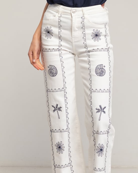 Straight fit jeans met geometrische patronen, schelpen en palmbomen. - Image 4