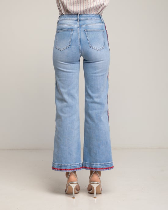 Straight fit jeans met borduursels aan de zijkant en bloemen aan de zoom. - Image 3