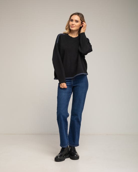 Oversized gebreide trui met stikseldetails aan de zoom en op de schouders. - Image 4