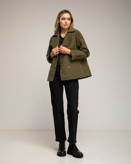 Korte gewatteerde trenchcoat met dubbele knopenrij, zijzakken en een uitlopende achterkant - Image 4