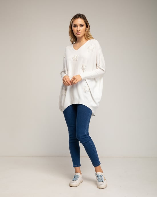 Lång oversize-stickad tröja med påsydda tygstjärnor och strass - Image 4