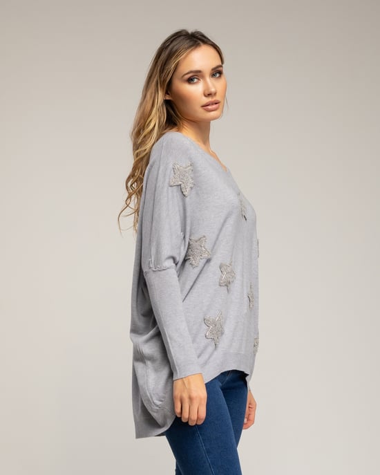 Lång oversize-stickad tröja med påsydda tygstjärnor och strass - Image 3