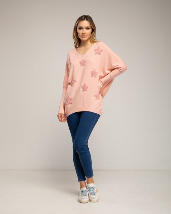 Lång oversize-stickad tröja med påsydda tygstjärnor och strass - Image 4
