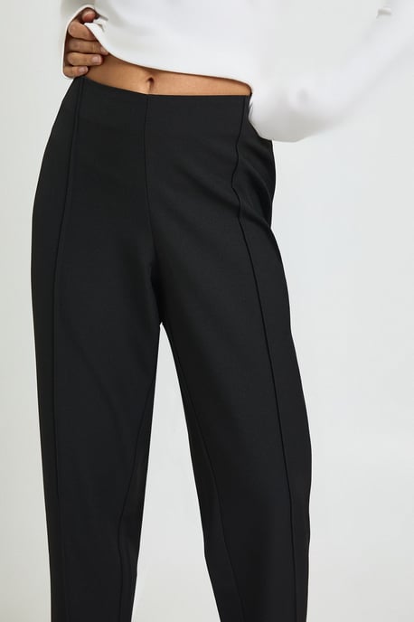 Petite Boohoo Basics Tailored Tapered Trouser - Image 4