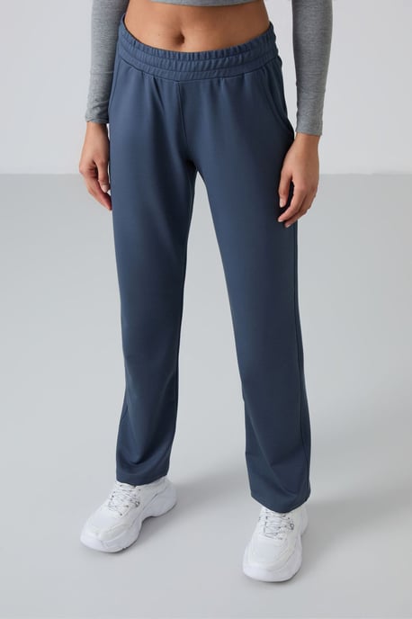 Women’s Straight-Leg Fleece Sweatpants - Image 2