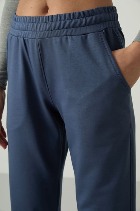 Women’s Straight-Leg Fleece Sweatpants - Image 3