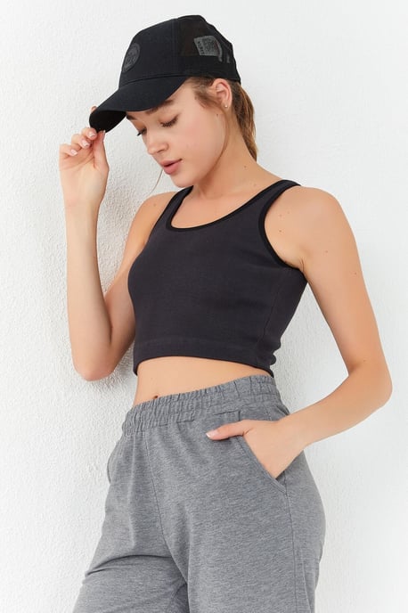 Ribbed Sleeveless Crop Top - Image 2