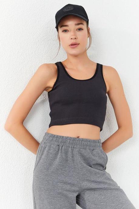 Ribbed Sleeveless Crop Top - Image 6
