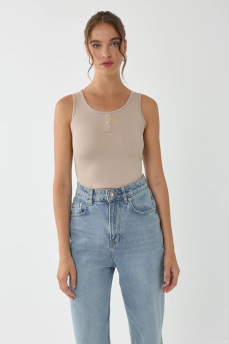 Basis Knop Gedetailleerde Crop Top - Image 5