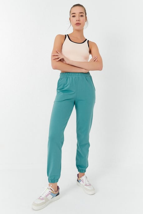 Ribbed Sleeveless Crop Top - Image 2