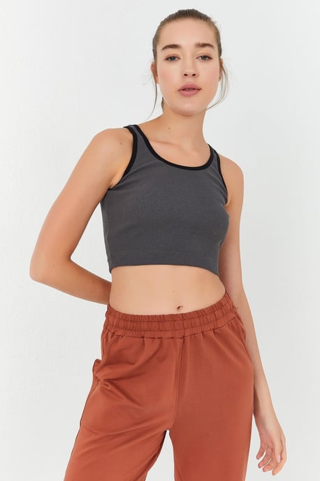 Ribbed Sleeveless Crop Top - Image 4