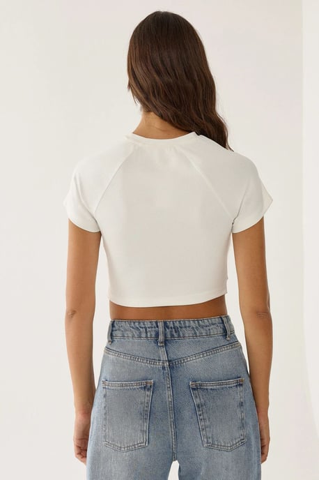 Rynkad Detalj Cropped Topp - Image 4