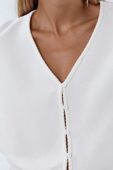 V-ringad Ribbad Crop Cardigan - Image 3