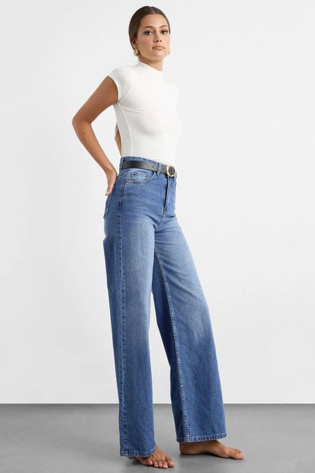 High-Waist Wide-Leg Jeans - Image 3