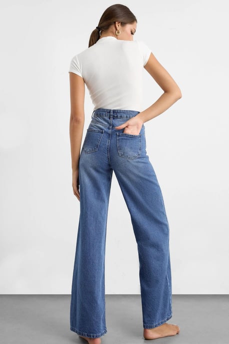High-Waist Wide-Leg Jeans - Image 4