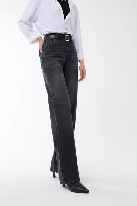 Washed Straight-Leg Jeans - Image 3