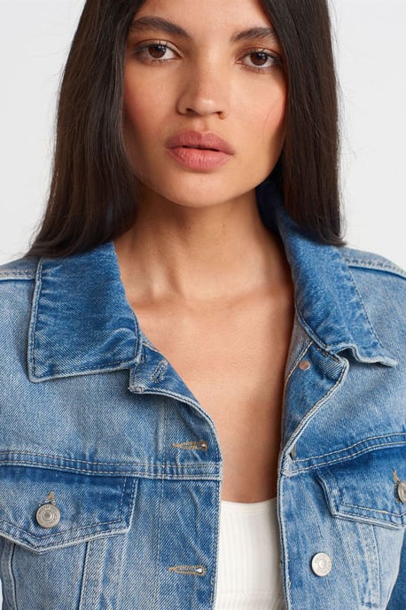 Women’s Cropped Denim Jacket - Image 3