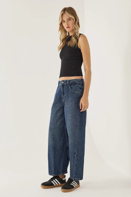 Mid-Rise Tapered Jeans - Image 3