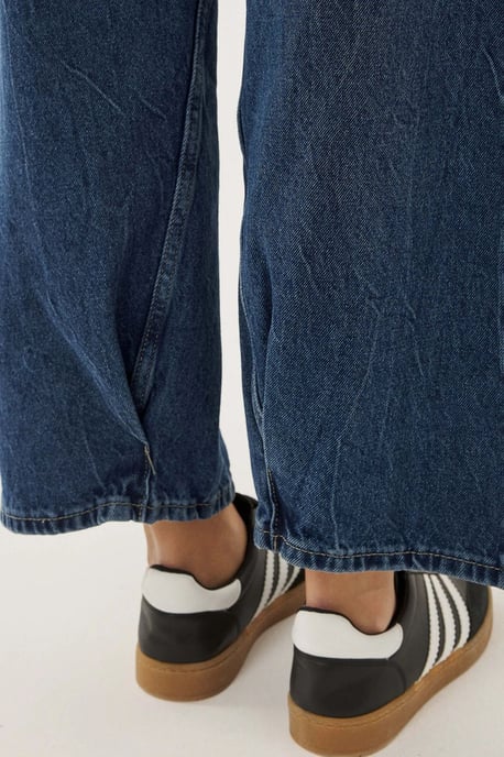 Mid-Rise Tapered Jeans - Image 5