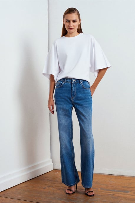 Högmidjade vida denimjeans - Image 1