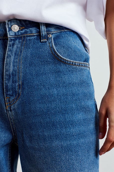 Högmidjade vida denimjeans - Image 4