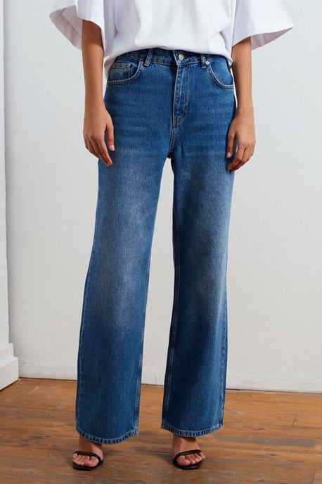 Högmidjade vida denimjeans - Image 5