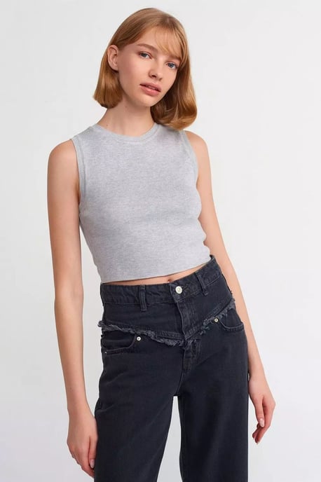 Stickad Crew Neck Crop Top - Image 2