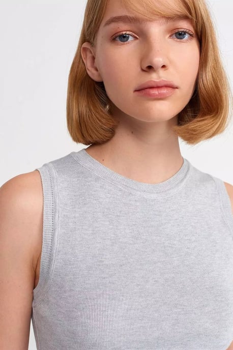 Stickad Crew Neck Crop Top - Image 4
