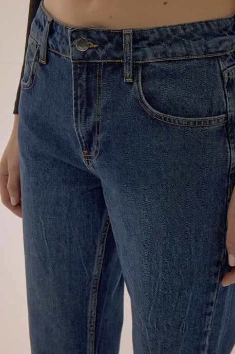 Low Waist Crop Denim Jeans - Image 5