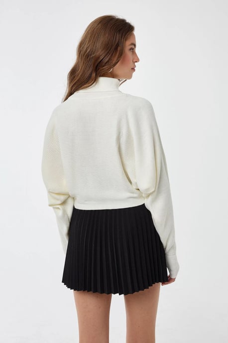Relaxed Fit Turtleneck Sweater - Image 4