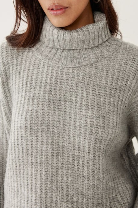 Turtleneck Knitwear Sweater - Image 4