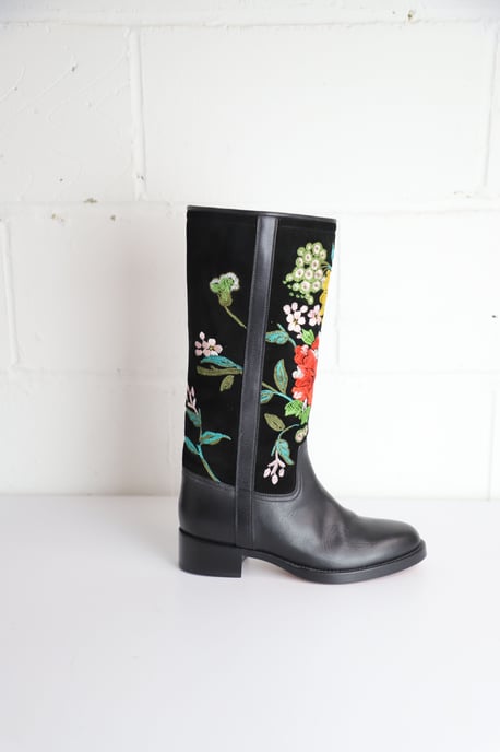Etro blommigt broderade knähöga stövlar i svart läder och mocka - Image 2