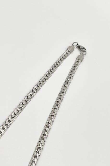 Interlocked Chain Necklace in Silver - Image 4