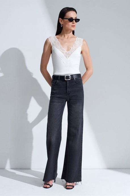 Aansluitende Mouwloze Kant Blouse - Image 4