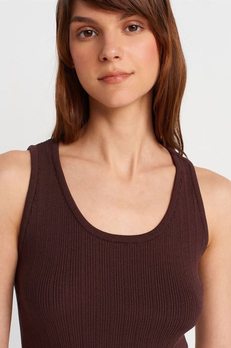 Ribbed Sleeveless Slim-fit Blouse - Image 3