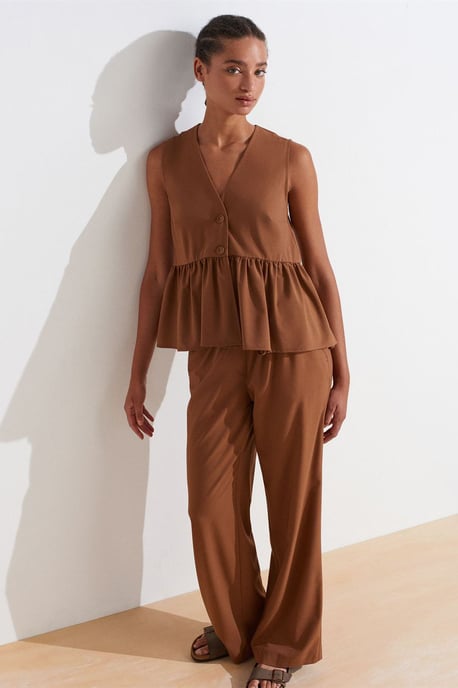 Sleeveless Crepe V-Neck Button Blouse - Image 3
