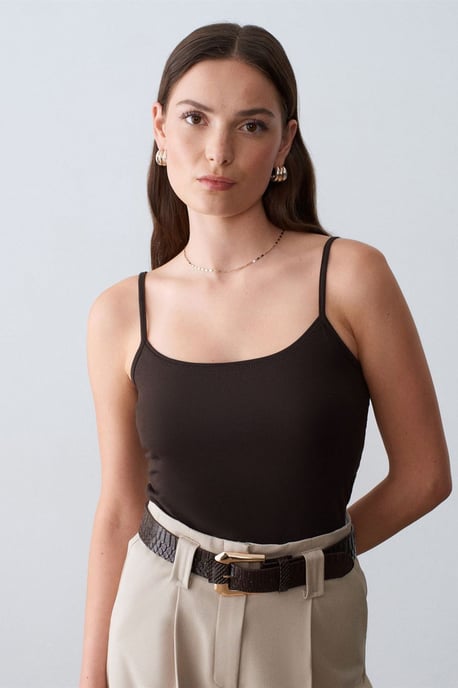 Slim-fit ärmlös blus med fyrkantig halsringning - Image 4