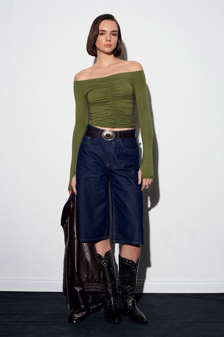 Off-Shoulder Crop Top Blus - Image 2