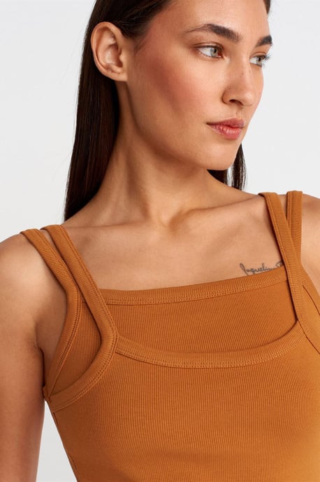 Ribbed Sleeveless Square-neck Blouse - Image 3