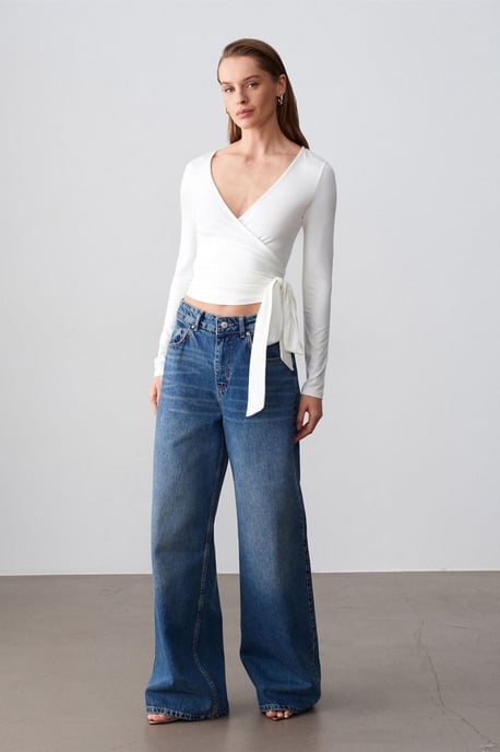 Damers Crop Wrap Blus med Knutdetalj - Image 4