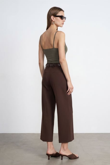 Lace V-Neck Sleeveless Cami Blouse - Image 2