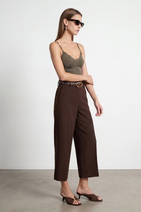 Lace V-Neck Sleeveless Cami Blouse - Image 3