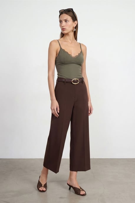 Lace V-Neck Sleeveless Cami Blouse - Image 4