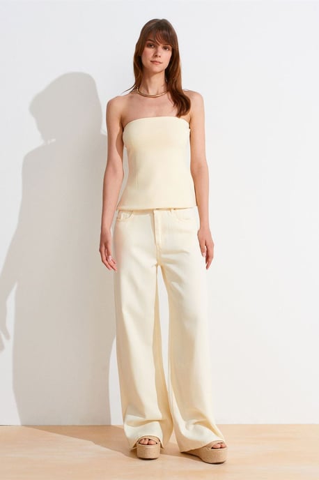 Strapless Slim-fit Bandeau Blouse - Image 4