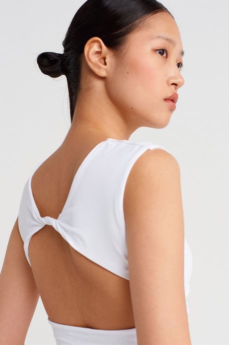 Dames Slim-fit Cut-out Crop Blouse - Image 4