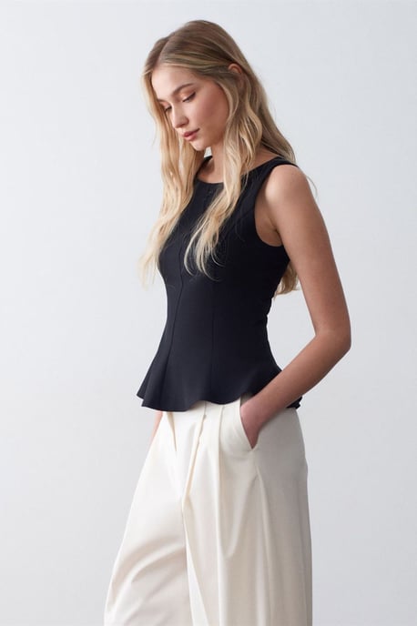 Aangesneden Mouwloze Crêpe Peplum Blouse - Image 3
