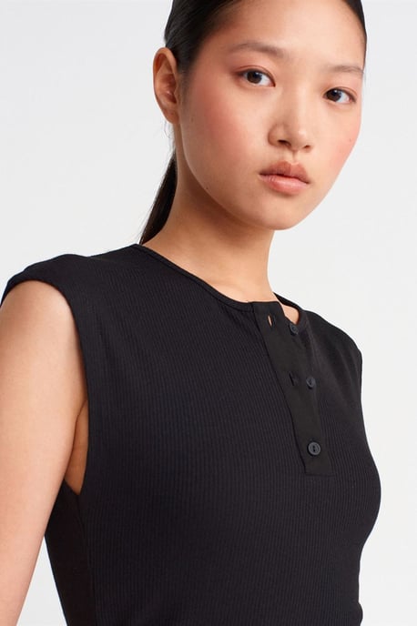 Sleeveless Ribbed Button-Front Blouse - Image 3
